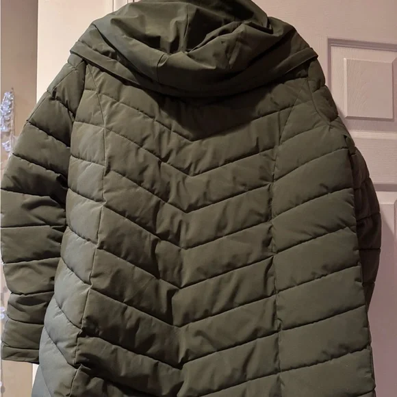 Swiss Tech Women's Dark Green Puffer Jacket - Picture 4 of 7